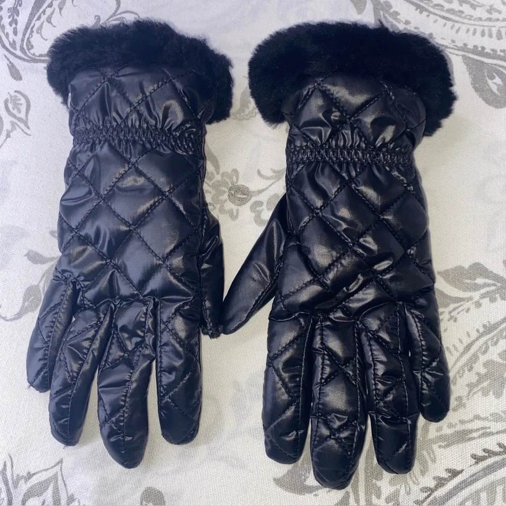 UGG All Weather Touchscreen Compatible Quilted Performance Gloves S/M Black